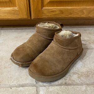 Ugg Brand Brown Suede Ankle Boots. Size 6.5